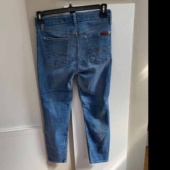 💙2/$10 EUC WOMENS 7 FOR ALL MANKIND LIGHT WASH JEANS SIZE 28. 🎉$5 Bundled - Picture 3 of 4